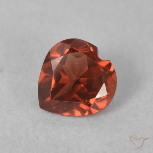 0.61ct طبيعي أحمر لامع عقيق بيروب, قلب, قليلا جدا