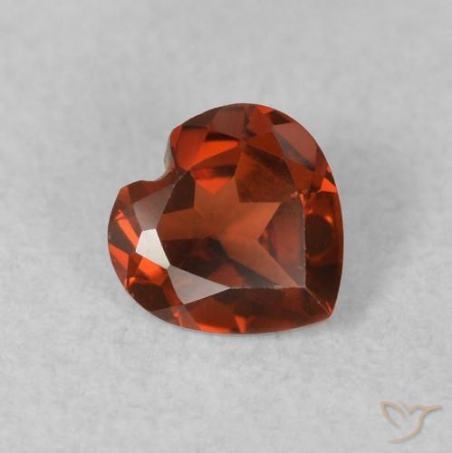 عقيق بيروب Medium Dark-Red طبيعي، قلب، 0.55 قيراط، VVS-VS