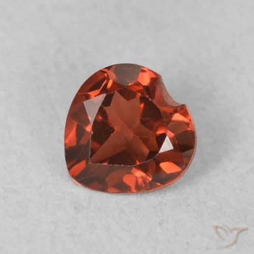 0.61ct طبيعي Medium Dark-Red عقيق بيروب, قلب, VVS-VS