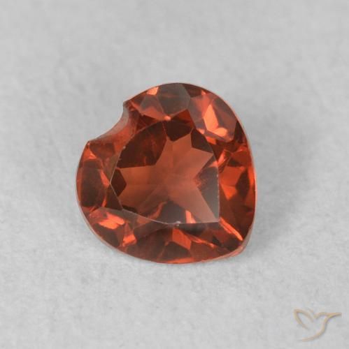 عقيق بيروب Medium Dark-Red طبيعي، قلب، 0.61 قيراط، VVS-VS
