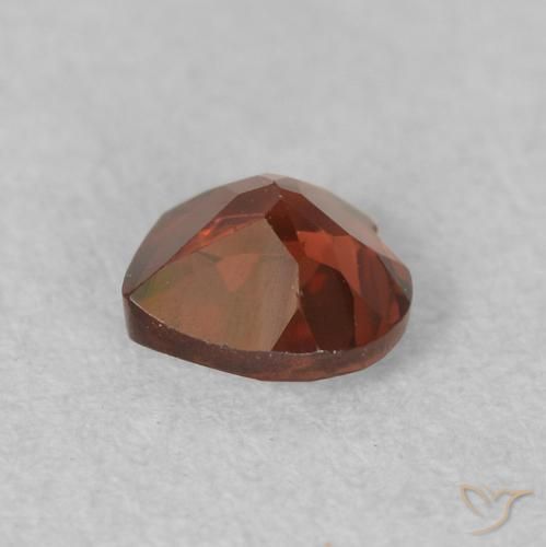 عقيق بيروب Medium Dark-Red طبيعي، قلب، 0.61 قيراط، VVS-VS