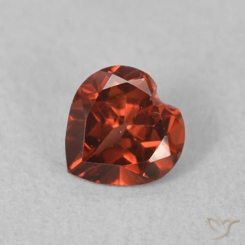 0.60ct طبيعي أحمر سانجريا عقيق بيروب, قلب, قليلا جدا