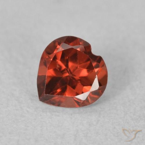 0.64ct طبيعي أحمر متوسط عقيق بيروب, قلب, قليلا جدا