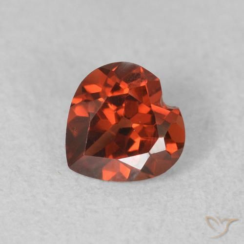 0.59ct طبيعي أحمر متوسط عقيق بيروب, قلب, قليلا جدا