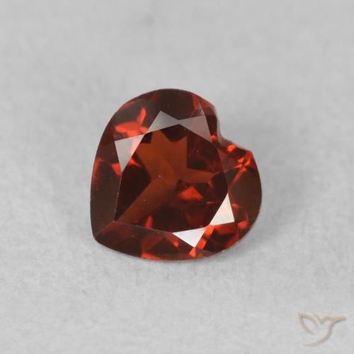 0.59ct طبيعي أحمر سانجريا عقيق بيروب, قلب, قليلا جدا