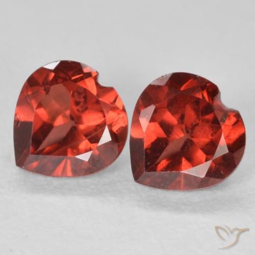 1.29ctw طبيعي Medium Dark-Red عقيق بيروب, قلب, قليلا جدا