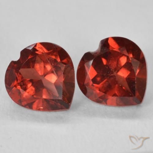 أحجار عقيق بيروب Medium Dark-Red طبيعية، قلب، قليلا جدا، وزنها 1.29 قيراط
