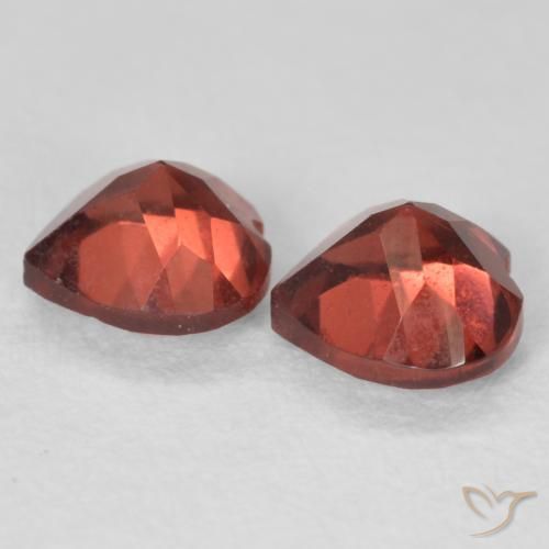 أحجار عقيق بيروب Medium Dark-Red طبيعية، قلب، قليلا جدا، وزنها 1.29 قيراط