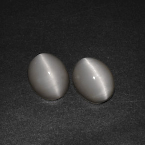Quartz Cat's Eye طبيعي بلون كريمي، وزن ‎‎ قيراط، شكل شفاف، مقاس ‎10.2x8.1‎ مم