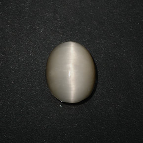 Quartz Cat's Eye طبيعي بلون كريمي، وزن ‎3.06‎ قيراط، شكل بيضاوى، مقاس ‎10x8‎ مم