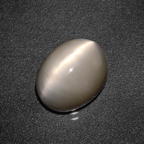 Quartz Cat's Eye طبيعي بلون كريمي، وزن ‎3.16‎ قيراط، شكل بيضاوى، مقاس ‎10x7.9‎ مم