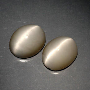 Quartz Cat's Eye طبيعي بلون دخاني، وزن ‎‎ قيراط، شكل بيضاوى، مقاس ‎10.1x8.2‎ مم