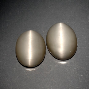 Quartz Cat's Eye طبيعي بلون دخاني، وزن ‎‎ قيراط، شكل بيضاوى، مقاس ‎10.1x8.2‎ مم