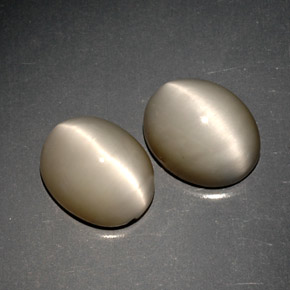 Quartz Cat's Eye طبيعي بلون دخاني، وزن ‎‎ قيراط، شكل بيضاوى، مقاس ‎10.1x8.2‎ مم