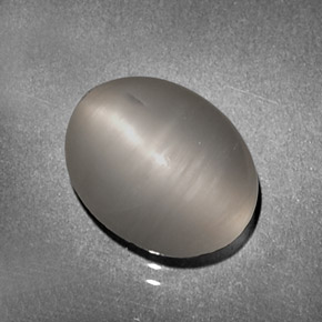 Quartz Cat's Eye طبيعي بلون دخاني، وزن ‎2.85‎ قيراط، شكل بيضاوى، مقاس ‎10.2x8‎ مم