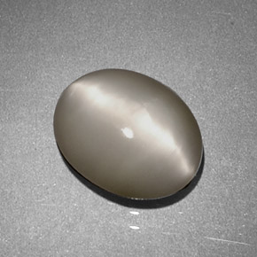 Quartz Cat's Eye طبيعي بلون كريمي، وزن ‎1.97‎ قيراط، شكل بيضاوى، مقاس ‎9x7.2‎ مم