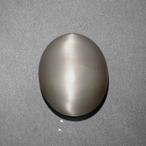 Quartz Cat's Eye طبيعي بلون كريمي، وزن ‎1.97‎ قيراط، شكل بيضاوى، مقاس ‎9x7.2‎ مم