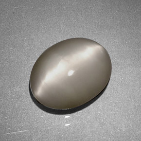 Quartz Cat's Eye طبيعي بلون كريمي، وزن ‎1.97‎ قيراط، شكل بيضاوى، مقاس ‎9x7.2‎ مم