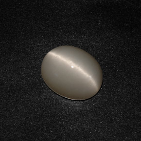 Quartz Cat's Eye طبيعي بلون دخاني، وزن ‎3.17‎ قيراط، شكل بيضاوى، مقاس ‎10.1x8.2‎ مم