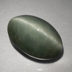 Quartz Cat's Eye طبيعي بلون أخضر، وزن ‎6.45‎ قيراط، شكل بيضاوى، مقاس ‎13.4x8.8‎ مم
