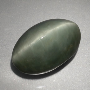 Quartz Cat's Eye طبيعي بلون أخضر، وزن ‎6.45‎ قيراط، شكل بيضاوى، مقاس ‎13.4x8.8‎ مم