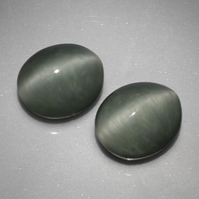 Quartz Cat's Eye طبيعي بلون أخضر، وزن ‎‎ قيراط، شكل بيضاوى، مقاس ‎10.2x8.9‎ مم