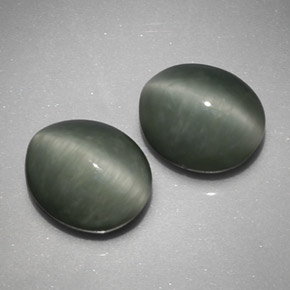 Quartz Cat's Eye طبيعي بلون أخضر، وزن ‎‎ قيراط، شكل بيضاوى، مقاس ‎10.2x8.9‎ مم