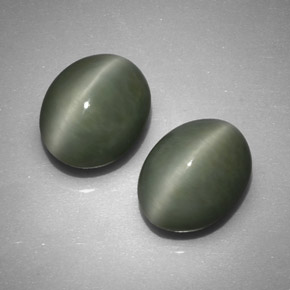 Quartz Cat's Eye طبيعي بلون أخضر، وزن ‎‎ قيراط، شكل بيضاوى، مقاس ‎11.6x9‎ مم