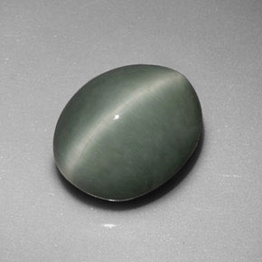 Quartz Cat's Eye طبيعي بلون أخضر، وزن ‎6.01‎ قيراط، شكل بيضاوى، مقاس ‎11.6x9.6‎ مم