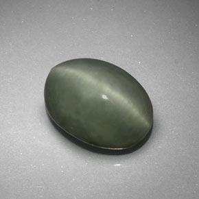 Quartz Cat's Eye طبيعي بلون أخضر، وزن ‎6.41‎ قيراط، شكل بيضاوى، مقاس ‎13.2x9.7‎ مم