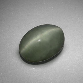 Quartz Cat's Eye طبيعي بلون أخضر، وزن ‎6.41‎ قيراط، شكل بيضاوى، مقاس ‎13.2x9.7‎ مم