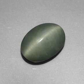 Quartz Cat's Eye طبيعي بلون أخضر، وزن ‎4.48‎ قيراط، شكل بيضاوى، مقاس ‎11.9x8.7‎ مم