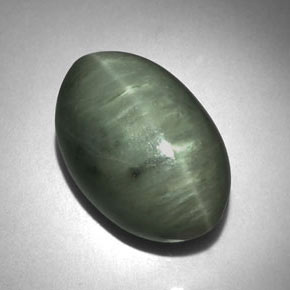 Quartz Cat's Eye طبيعي بلون أخضر، وزن ‎9.28‎ قيراط، شكل بيضاوى، مقاس ‎15.6x10.2‎ مم