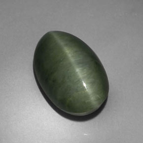 Quartz Cat's Eye طبيعي بلون أخضر، وزن ‎5.75‎ قيراط، شكل بيضاوى، مقاس ‎14.6x9.2‎ مم
