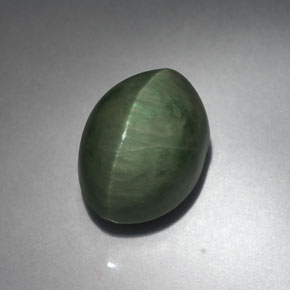 Quartz Cat's Eye طبيعي بلون أخضر، وزن ‎5.53‎ قيراط، شكل بيضاوى، مقاس ‎11.9x8.5‎ مم