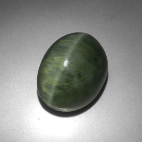 Quartz Cat's Eye طبيعي بلون أخضر، وزن ‎7.21‎ قيراط، شكل بيضاوى، مقاس ‎12.2x9.1‎ مم