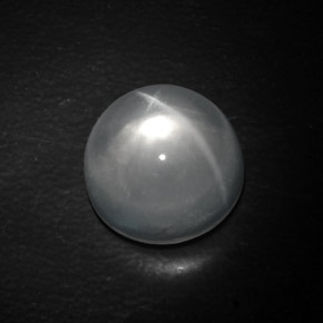 Quartz Cat's Eye طبيعي بلون أبيض، وزن ‎10.40‎ قيراط، شكل دائري، مقاس ‎12.79‎ مم
