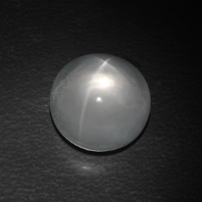 Quartz Cat's Eye طبيعي بلون أبيض، وزن ‎10.22‎ قيراط، شكل دائري، مقاس ‎12.92‎ مم