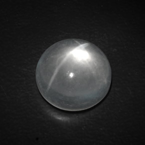 Quartz Cat's Eye طبيعي بلون أبيض، وزن ‎9.40‎ قيراط، شكل دائري، مقاس ‎13.63‎ مم