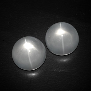 Quartz Cat's Eye طبيعي بلون أبيض، وزن ‎13.03‎ قيراط، شكل دائري، مقاس ‎11.01‎ مم