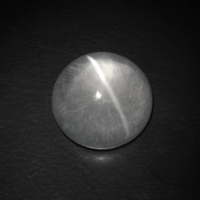 Quartz Cat's Eye طبيعي بلون أبيض، وزن ‎9.02‎ قيراط، شكل دائري، مقاس ‎13.20‎ مم