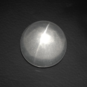 Quartz Cat's Eye طبيعي بلون أبيض، وزن ‎7.70‎ قيراط، شكل دائري، مقاس ‎11.80‎ مم