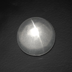 Quartz Cat's Eye طبيعي بلون أبيض، وزن ‎7.70‎ قيراط، شكل دائري، مقاس ‎11.80‎ مم