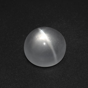 Quartz Cat's Eye طبيعي بلون أبيض، وزن ‎7.26‎ قيراط، شكل دائري، مقاس ‎12.15‎ مم
