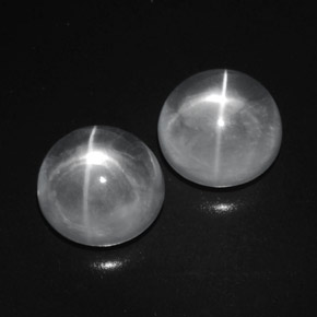 Quartz Cat's Eye طبيعي بلون أبيض شفاف، وزن ‎9.41‎ قيراط، شكل دائري، مقاس ‎10.29‎ مم