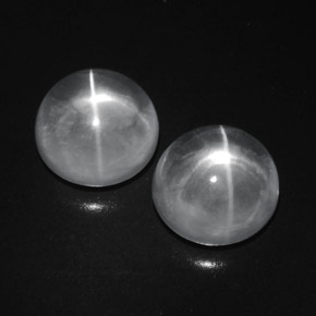 Quartz Cat's Eye طبيعي بلون أبيض شفاف، وزن ‎9.41‎ قيراط، شكل دائري، مقاس ‎10.29‎ مم