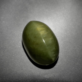 Quartz Cat's Eye طبيعي بلون أخضر، وزن ‎10.21‎ قيراط، شكل بيضاوى، مقاس ‎14.4x9.3‎ مم