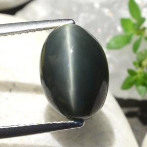 Quartz Cat's Eye طبيعي بلون أخضر، وزن ‎5.06‎ قيراط، شكل بيضاوى، مقاس ‎11.5x8.3‎ مم