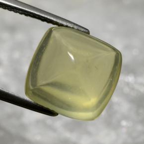 كوارتز طبيعي بلون Light Greenish Yellow ، وزن ‎8.72‎ قيراط، شكل قطع وسادة، مقاس ‎13x12.7‎ مم