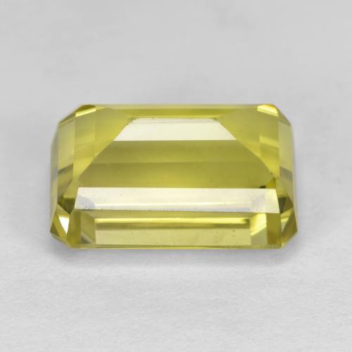 كوارتز طبيعي بلون أصفر متوسط، وزن ‎6.77‎ قيراط، شكل قص الزمرد، مقاس ‎13x8.2‎ مم
